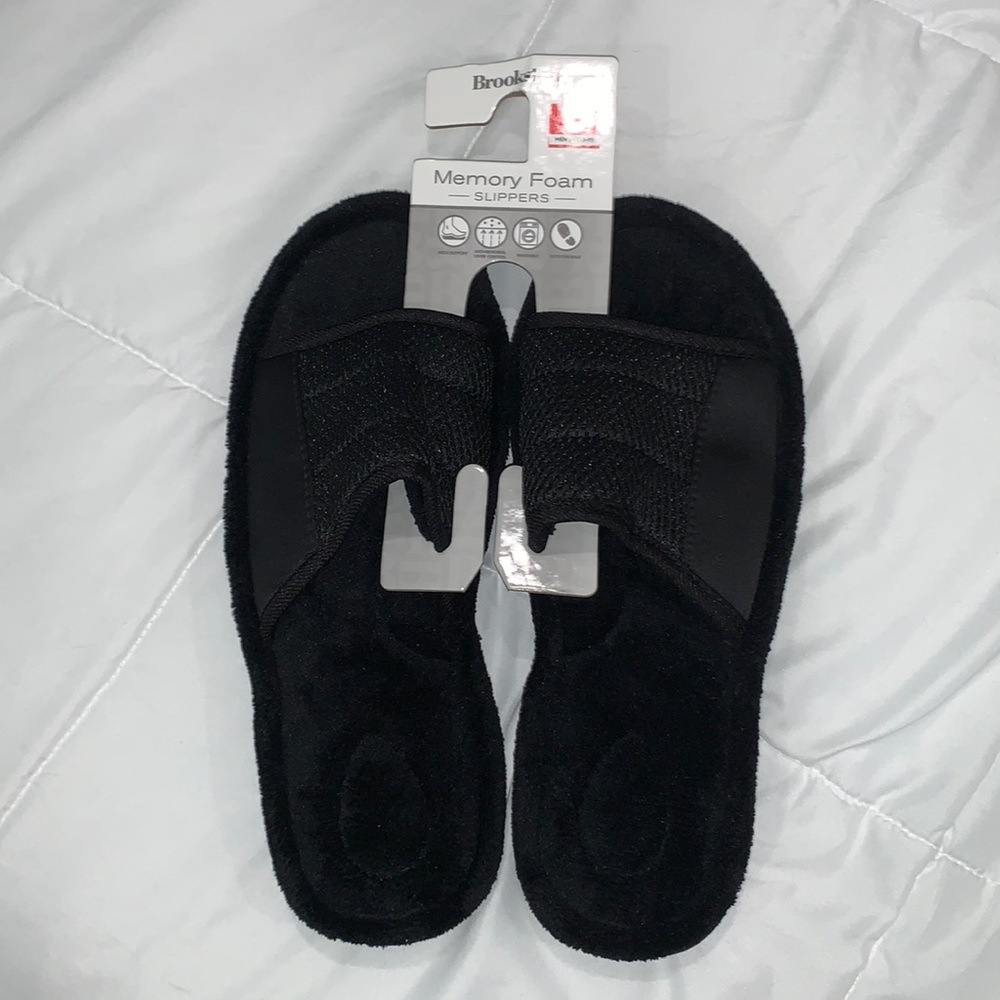 NWT Men’s Brookstone Memory Foam Slippers L